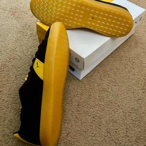 A brand new never before worn sporty stylish pair of Puma sneakers. - Picture 5 of 6